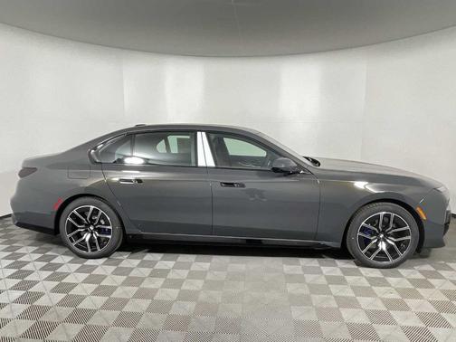 2025 BMW 760 760i xDrive