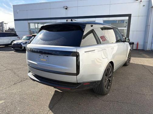 2025 Land Rover Range Rover P400 SE 7 Seat