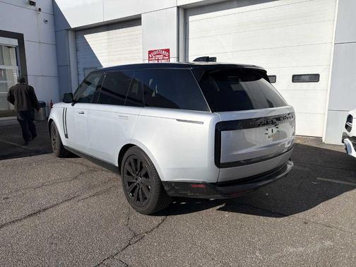 2025 Land Rover Range Rover P400 SE 7 Seat