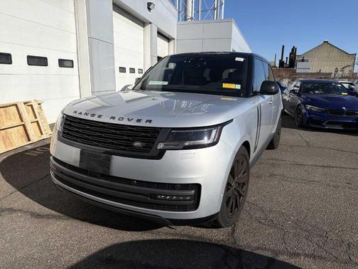 2025 Land Rover Range Rover P400 SE 7 Seat