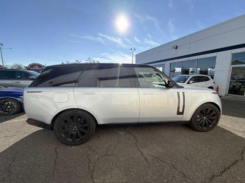2025 Land Rover Range Rover P400 SE 7 Seat