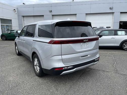 2023 Kia Carnival LX