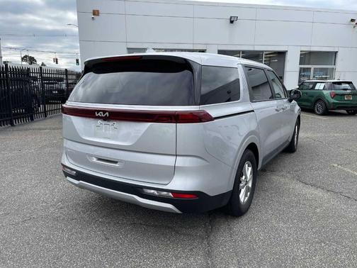 2023 Kia Carnival LX