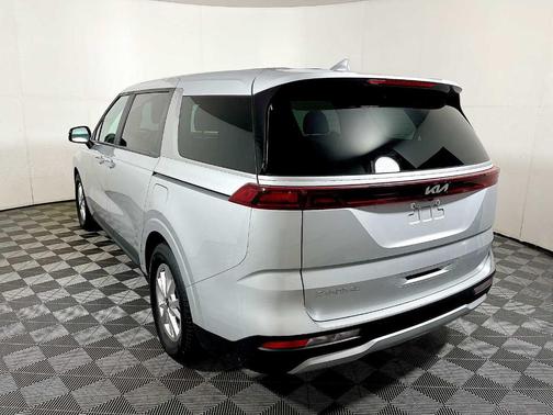 2023 Kia Carnival LX