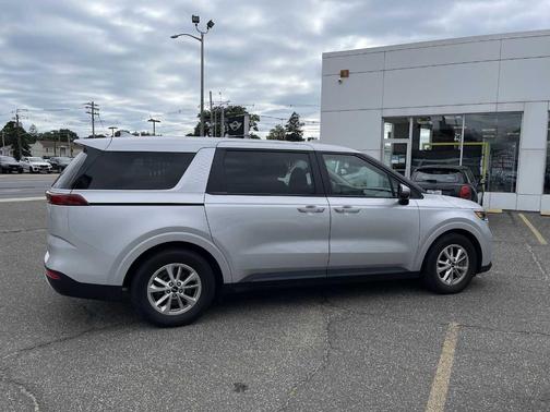2023 Kia Carnival LX