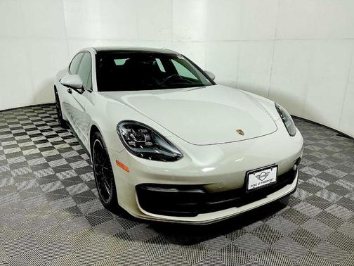 2023 Porsche Panamera Platinum Edition