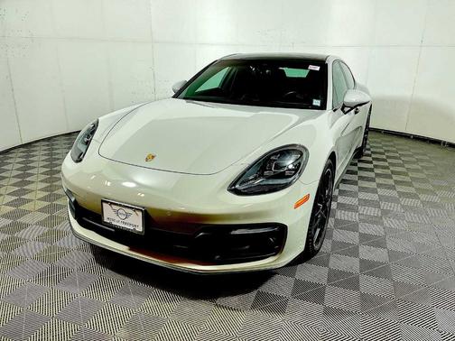 2023 Porsche Panamera Platinum Edition
