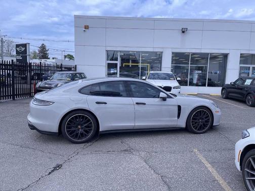 2023 Porsche Panamera Platinum Edition