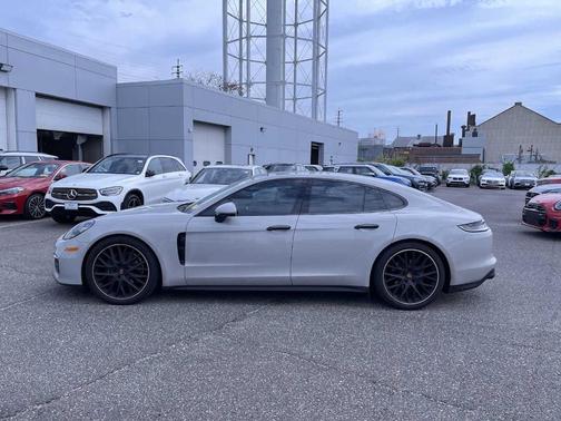 2023 Porsche Panamera Platinum Edition