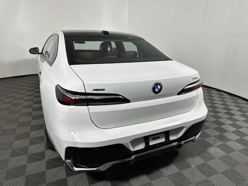 2026 BMW 740 i xDrive