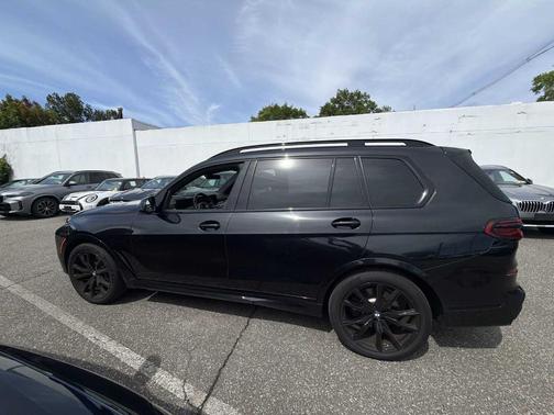 Black Sapphire Metallic 2024 BMW X7 xDrive40i