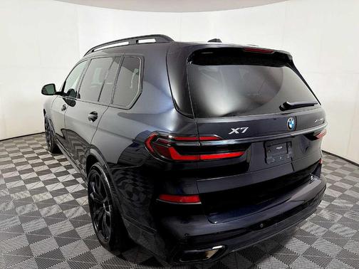 Black Sapphire Metallic 2024 BMW X7 xDrive40i