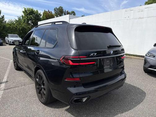 Black Sapphire Metallic 2024 BMW X7 xDrive40i