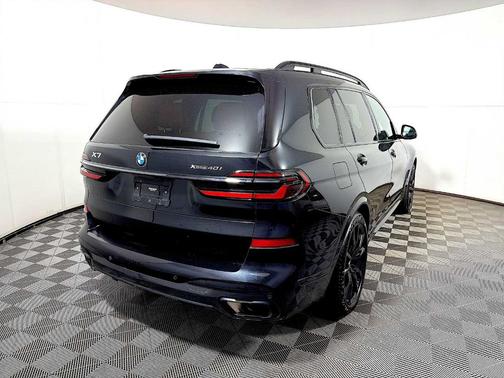 Black Sapphire Metallic 2024 BMW X7 xDrive40i