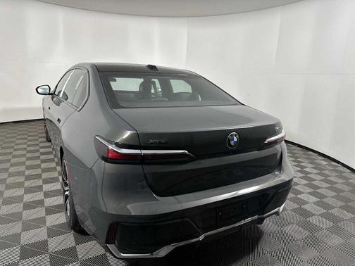 2026 BMW 740 i xDrive