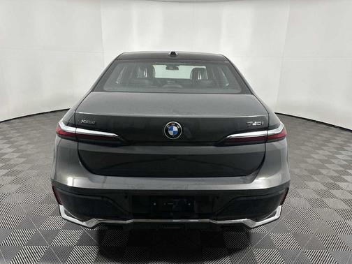 2026 BMW 740 i xDrive
