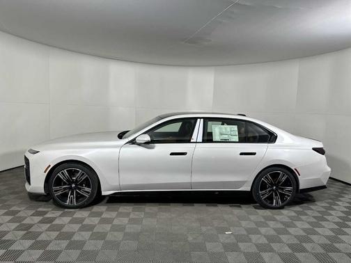 2026 BMW 740 i xDrive