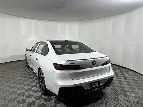 2026 BMW 740 i xDrive