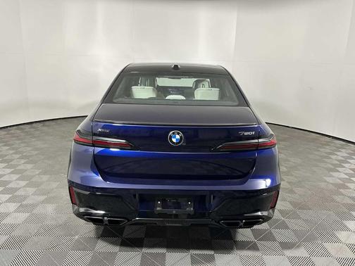 2025 BMW 760 760i xDrive