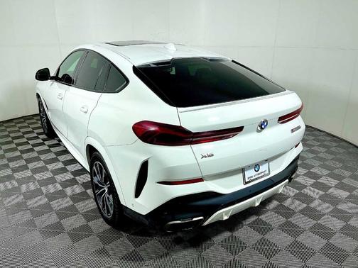 2021 BMW X6 M50i