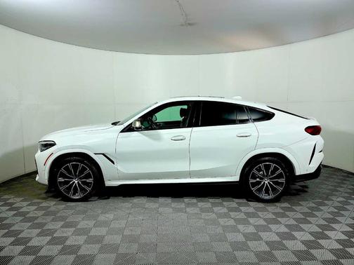 2021 BMW X6 M50i