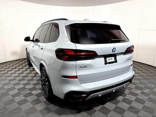 Gray Metallic 2024 BMW X5 xDrive40i
