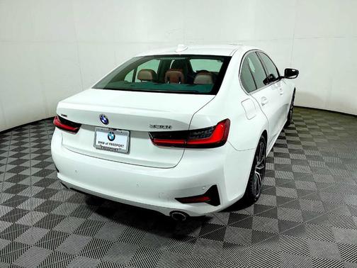 2022 BMW 330 i xDrive