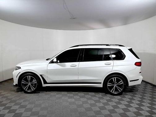 Mineral White Metallic 2022 BMW X7 xDrive40i