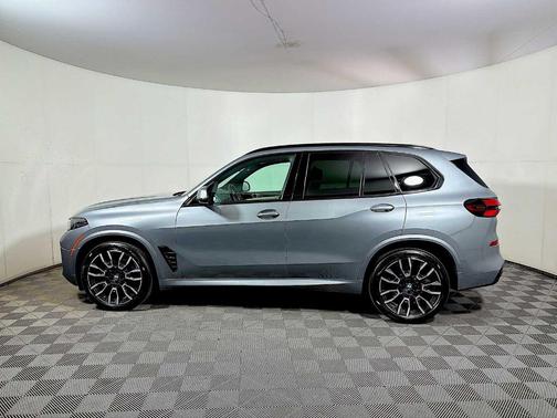 Gray Metallic 2024 BMW X5 xDrive40i
