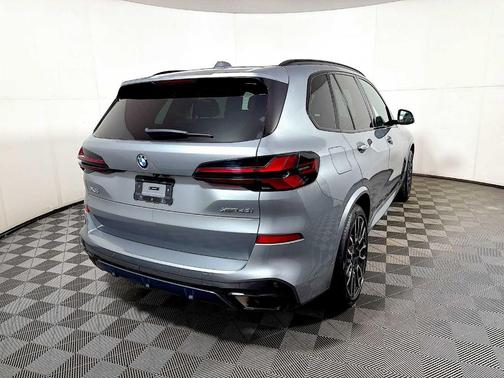Gray Metallic 2024 BMW X5 xDrive40i
