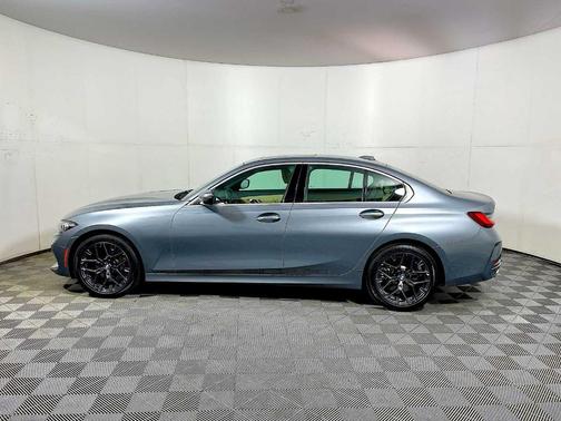 2025 BMW 330 i xDrive
