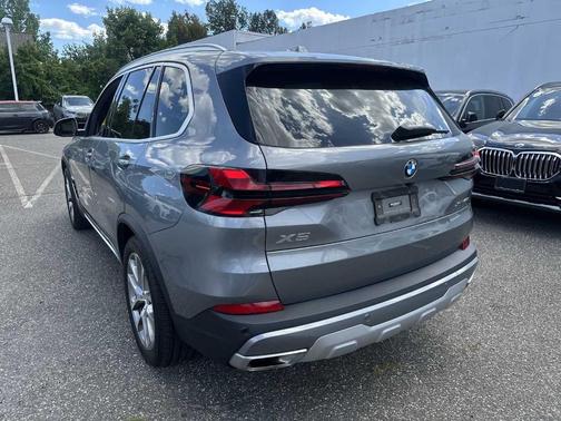 Gray Metallic 2024 BMW X5 xDrive40i