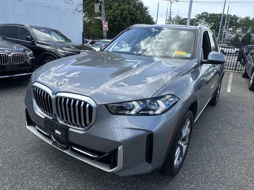 Gray Metallic 2024 BMW X5 xDrive40i
