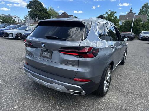 Gray Metallic 2024 BMW X5 xDrive40i