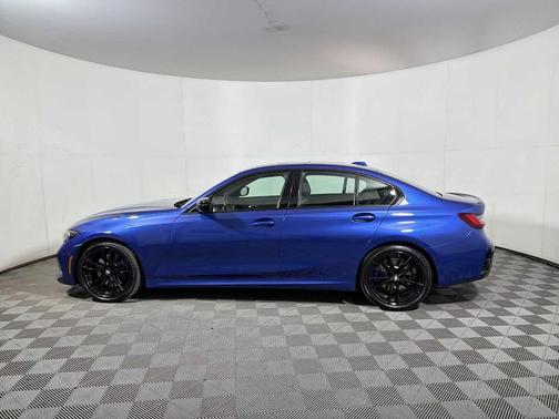 2023 BMW 330 i xDrive