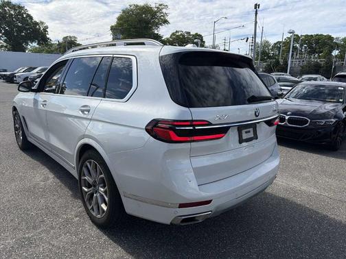 Mineral White Metallic 2024 BMW X7 xDrive40i