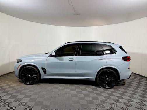 Gray Metallic 2024 BMW X5 xDrive40i