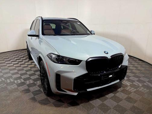 Gray Metallic 2024 BMW X5 xDrive40i