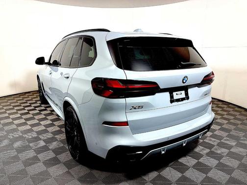 Gray Metallic 2024 BMW X5 xDrive40i