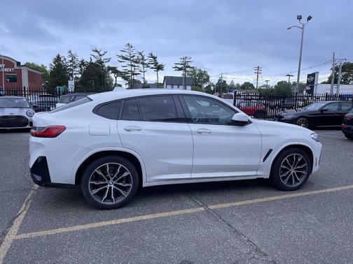 2022 BMW X4 xDrive30i