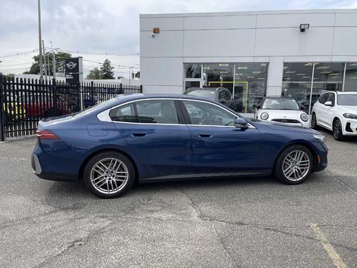 2025 BMW 530 i xDrive