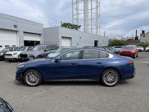 2025 BMW 530 i xDrive