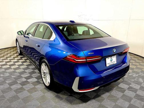 2025 BMW 530 i xDrive