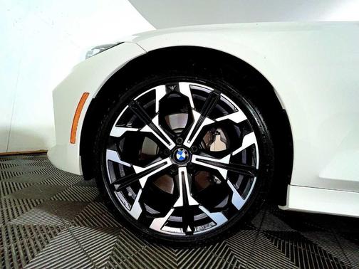 2025 BMW 330 i xDrive