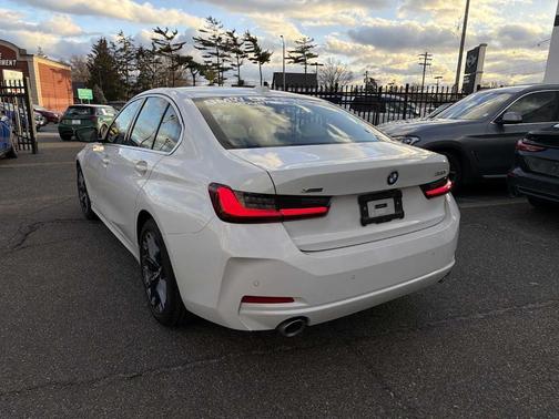 2025 BMW 330 i xDrive