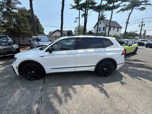 2021 Volkswagen Tiguan 2.0T SE R-Line Black