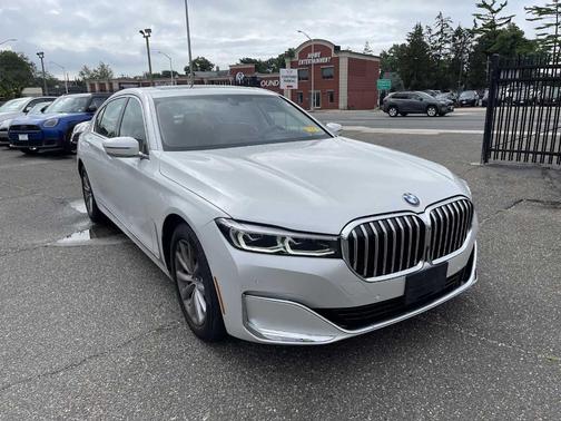 2022 BMW 740 i xDrive
