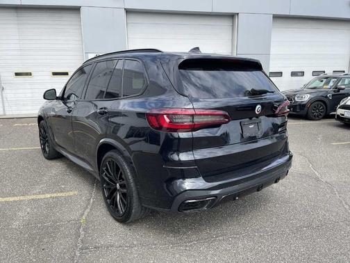 2022 BMW X5 M50i