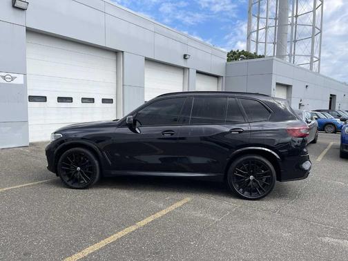 2022 BMW X5 M50i
