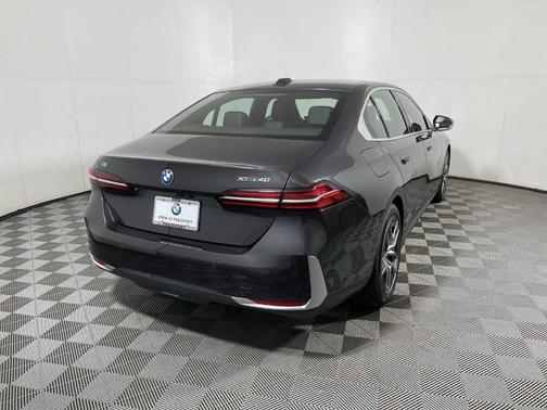 2025 BMW i5 xDrive40